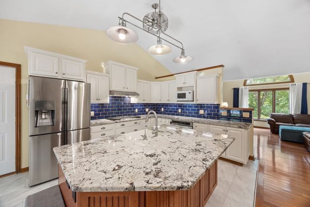 1990 Rock Springs Rd, Columbia, TN 38401