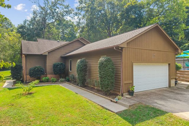 1990 Rock Springs Rd, Columbia, TN 38401
