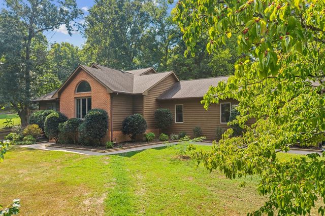 1990 Rock Springs Rd, Columbia, TN 38401