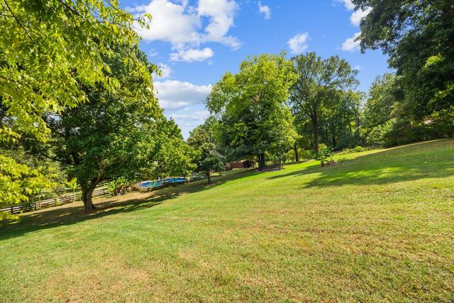1990 Rock Springs Rd, Columbia, TN 38401