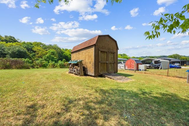 1990 Rock Springs Rd, Columbia, TN 38401