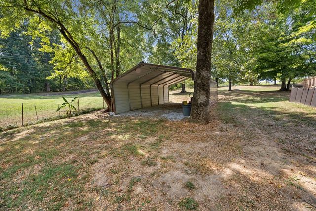 1990 Rock Springs Rd, Columbia, TN 38401