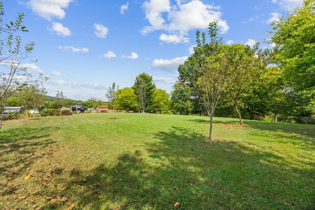 1990 Rock Springs Rd, Columbia, TN 38401