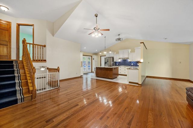 1990 Rock Springs Rd, Columbia, TN 38401