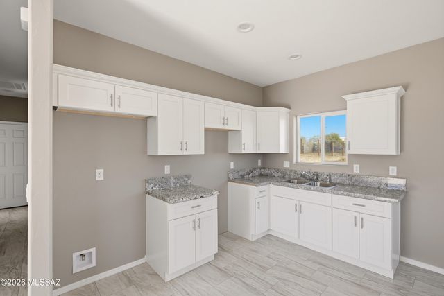 370 E Corona Road, Tucson, AZ 85756