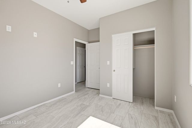 370 E Corona Road, Tucson, AZ 85756
