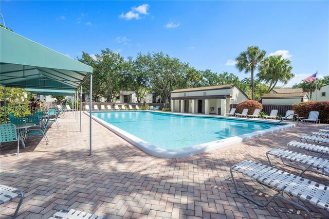 4101 E Coral Tree Circle 313, Coconut Creek, FL 33073