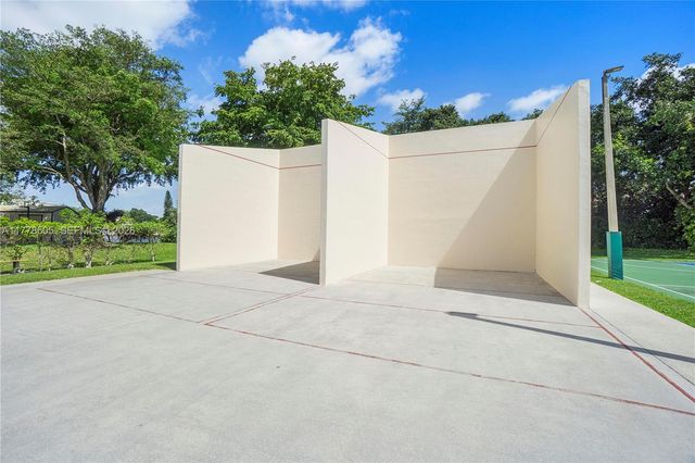 4101 E Coral Tree Circle 313, Coconut Creek, FL 33073