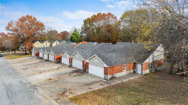 2064 N Kantz Lane, Fayetteville, AR 72703