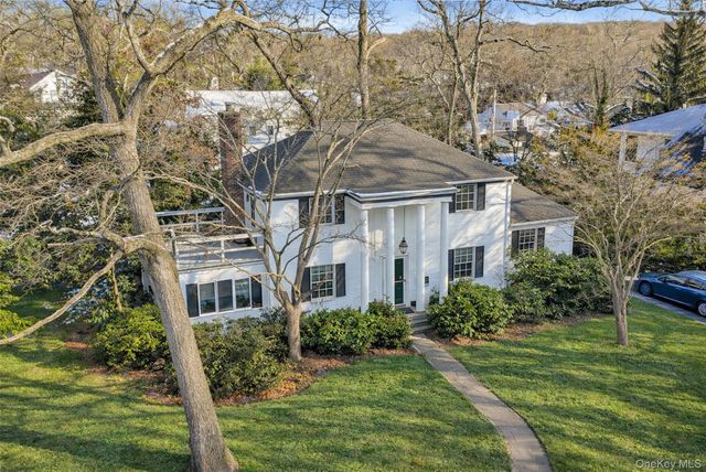 61 Squirrel Hill Road, East Hills, NY 11577