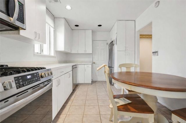 61 Squirrel Hill Road, East Hills, NY 11577