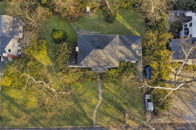 61 Squirrel Hill Road, East Hills, NY 11577