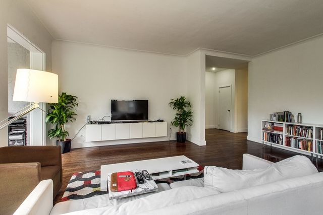 1145 E Hyde Park Boulevard 2A, Chicago, IL 60615