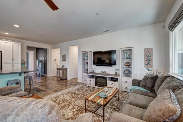 241 Ryans Ln, Grass Valley, CA 95945