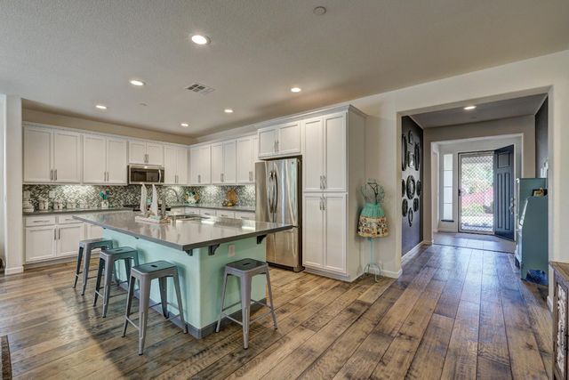 241 Ryans Ln, Grass Valley, CA 95945