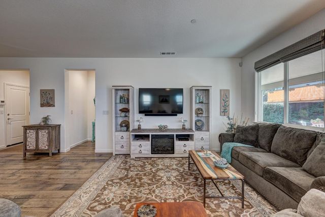 241 Ryans Ln, Grass Valley, CA 95945