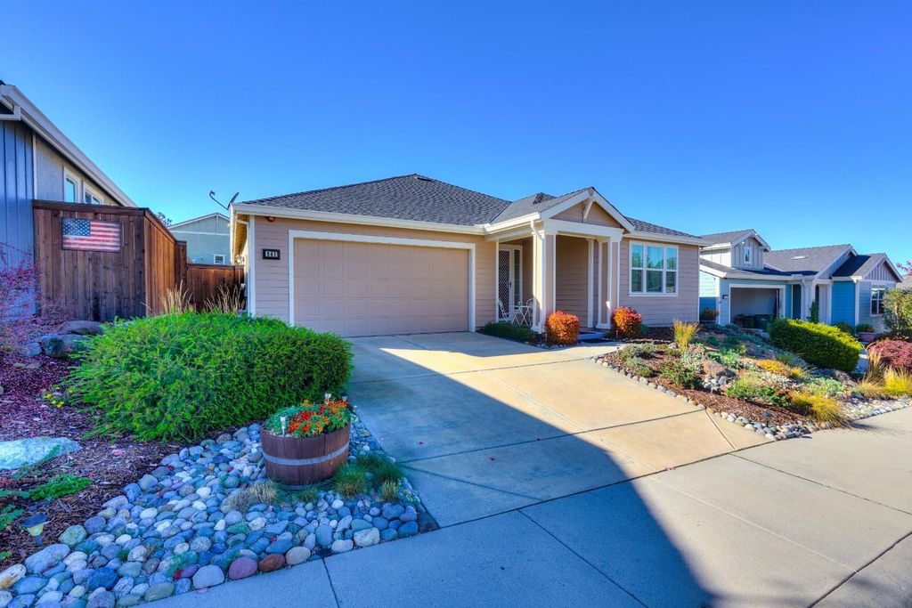 241 Ryans Ln, Grass Valley, CA 95945