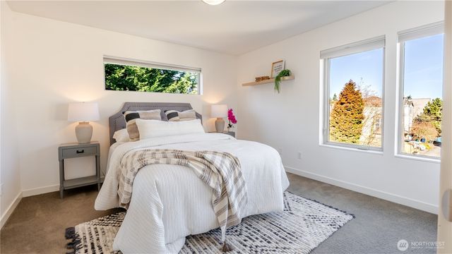 3245 21st Avenue W, Seattle, WA 98199