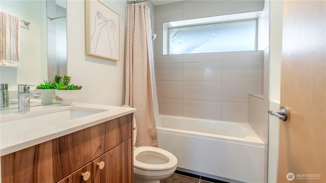 3245 21st Avenue W, Seattle, WA 98199