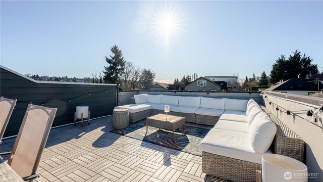 3245 21st Avenue W, Seattle, WA 98199