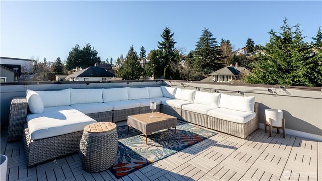 3245 21st Avenue W, Seattle, WA 98199