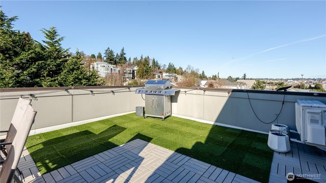 3245 21st Avenue W, Seattle, WA 98199