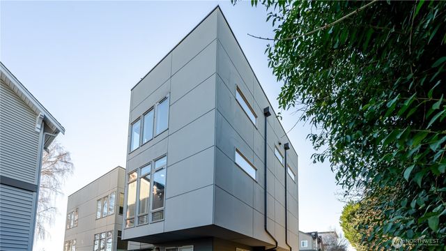 3245 21st Avenue W, Seattle, WA 98199