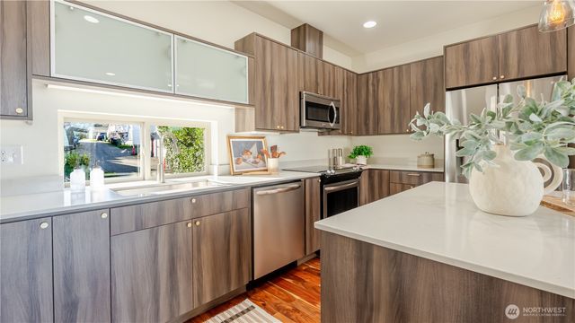 3245 21st Avenue W, Seattle, WA 98199