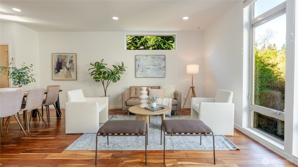 3245 21st Avenue W, Seattle, WA 98199