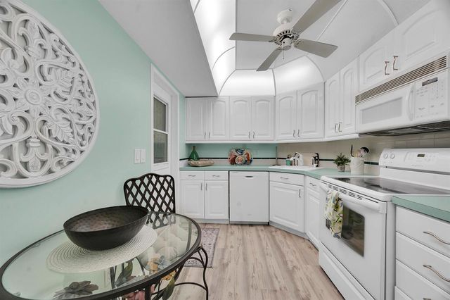 3492 NE Causeway Boulevard 103, Jensen Beach, FL 34957