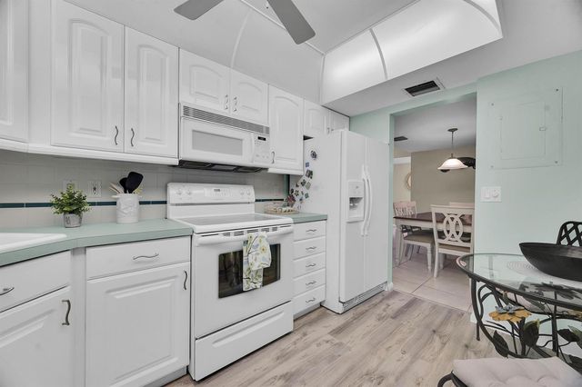 3492 NE Causeway Boulevard 103, Jensen Beach, FL 34957