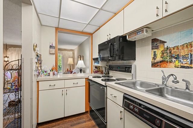 4120 Parklawn Avenue 222, Edina, MN 55435