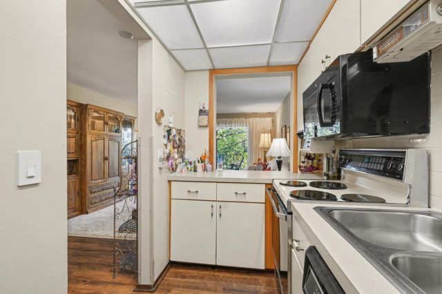 4120 Parklawn Avenue 222, Edina, MN 55435