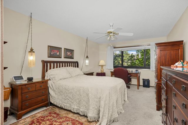 4120 Parklawn Avenue 222, Edina, MN 55435