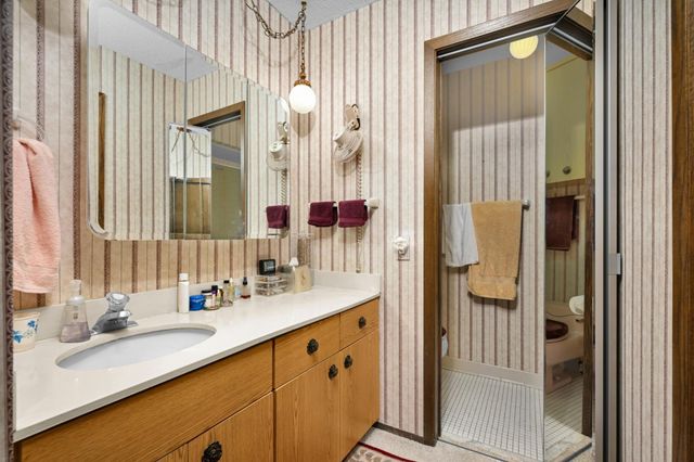 4120 Parklawn Avenue 222, Edina, MN 55435