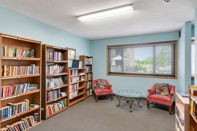4120 Parklawn Avenue 222, Edina, MN 55435
