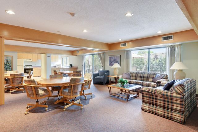 4120 Parklawn Avenue 222, Edina, MN 55435