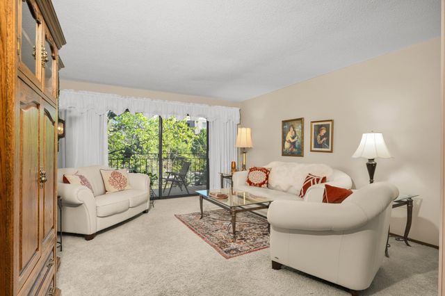 4120 Parklawn Avenue 222, Edina, MN 55435