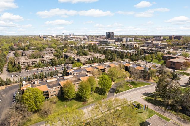 4120 Parklawn Avenue 222, Edina, MN 55435