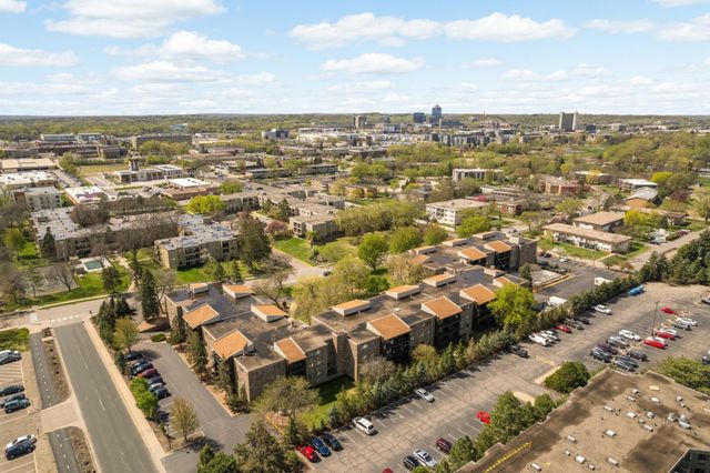 4120 Parklawn Avenue 222, Edina, MN 55435