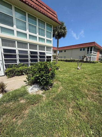 33 Pine Arbor Lane 102, Vero Beach, FL 32962