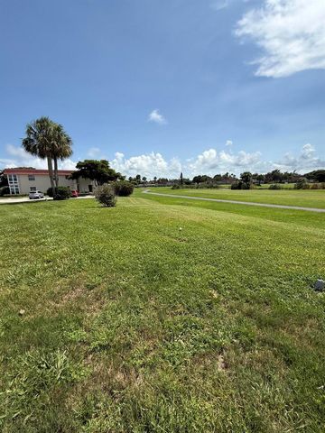 33 Pine Arbor Lane 102, Vero Beach, FL 32962
