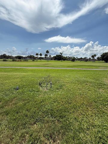33 Pine Arbor Lane 102, Vero Beach, FL 32962