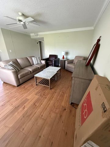 33 Pine Arbor Lane 102, Vero Beach, FL 32962