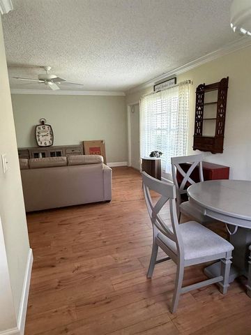 33 Pine Arbor Lane 102, Vero Beach, FL 32962