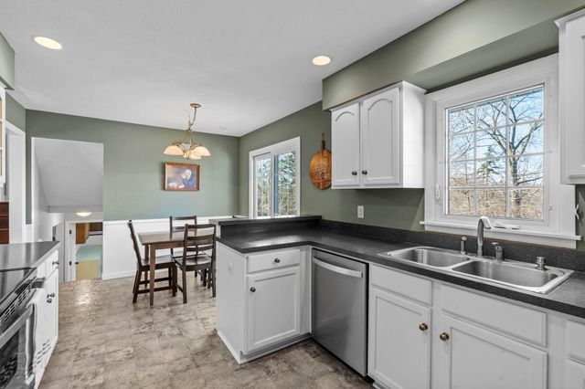 942 Hopewell Lane, Apple Valley, MN 55124