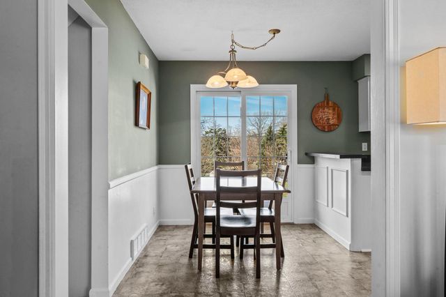 942 Hopewell Lane, Apple Valley, MN 55124