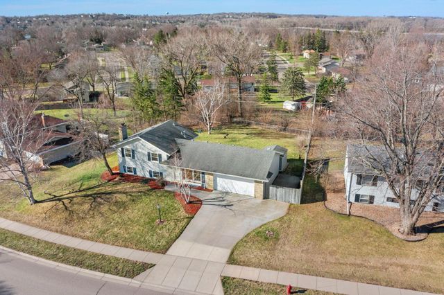942 Hopewell Lane, Apple Valley, MN 55124