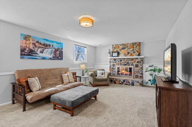 942 Hopewell Lane, Apple Valley, MN 55124