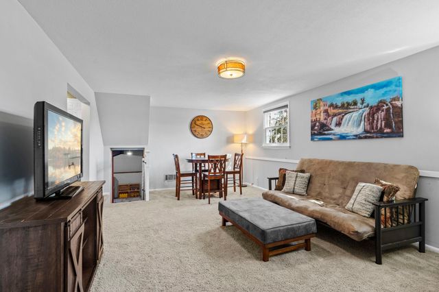 942 Hopewell Lane, Apple Valley, MN 55124